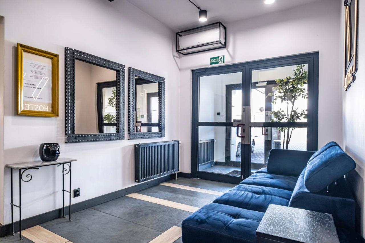 Vola Hostel ワルシャワ エクステリア 写真