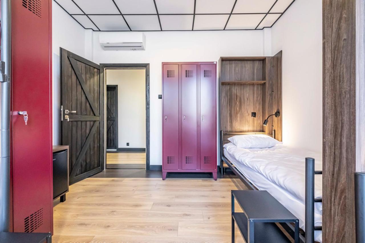 Vola Hostel ワルシャワ エクステリア 写真