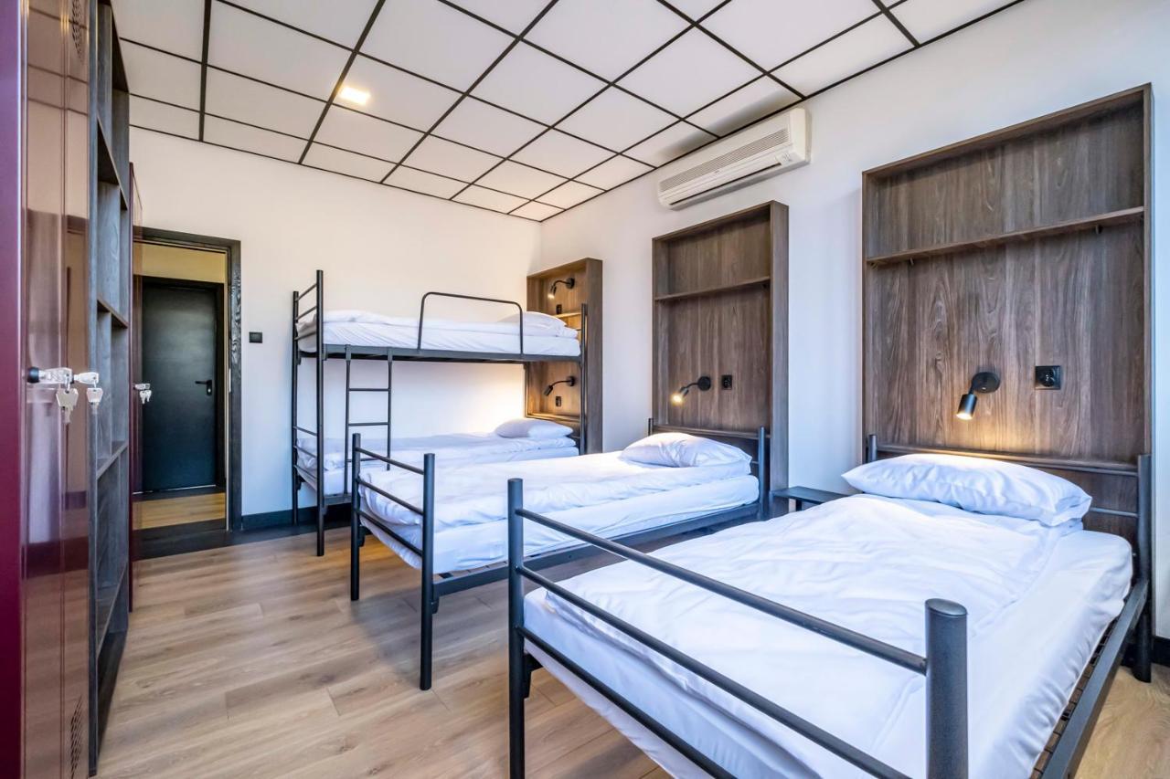 Vola Hostel ワルシャワ エクステリア 写真