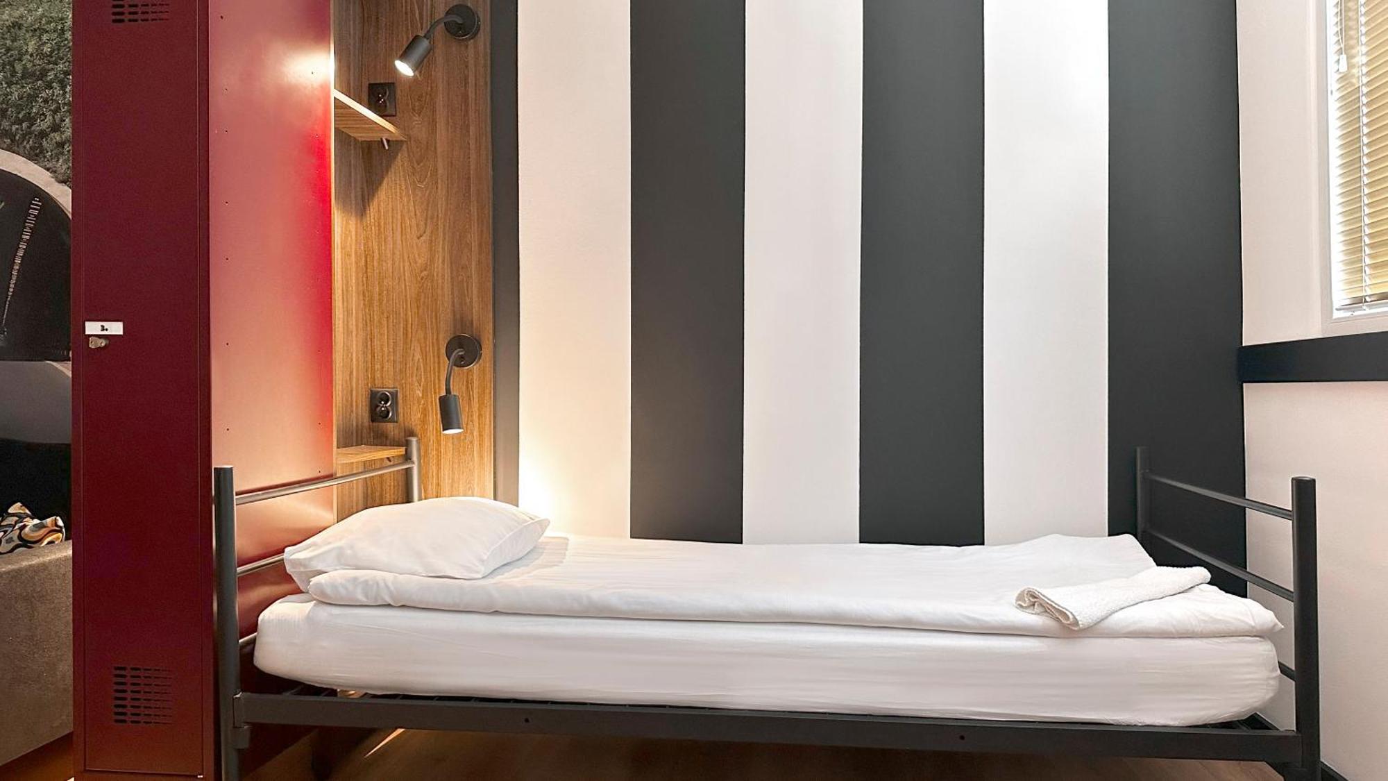 Vola Hostel ワルシャワ エクステリア 写真