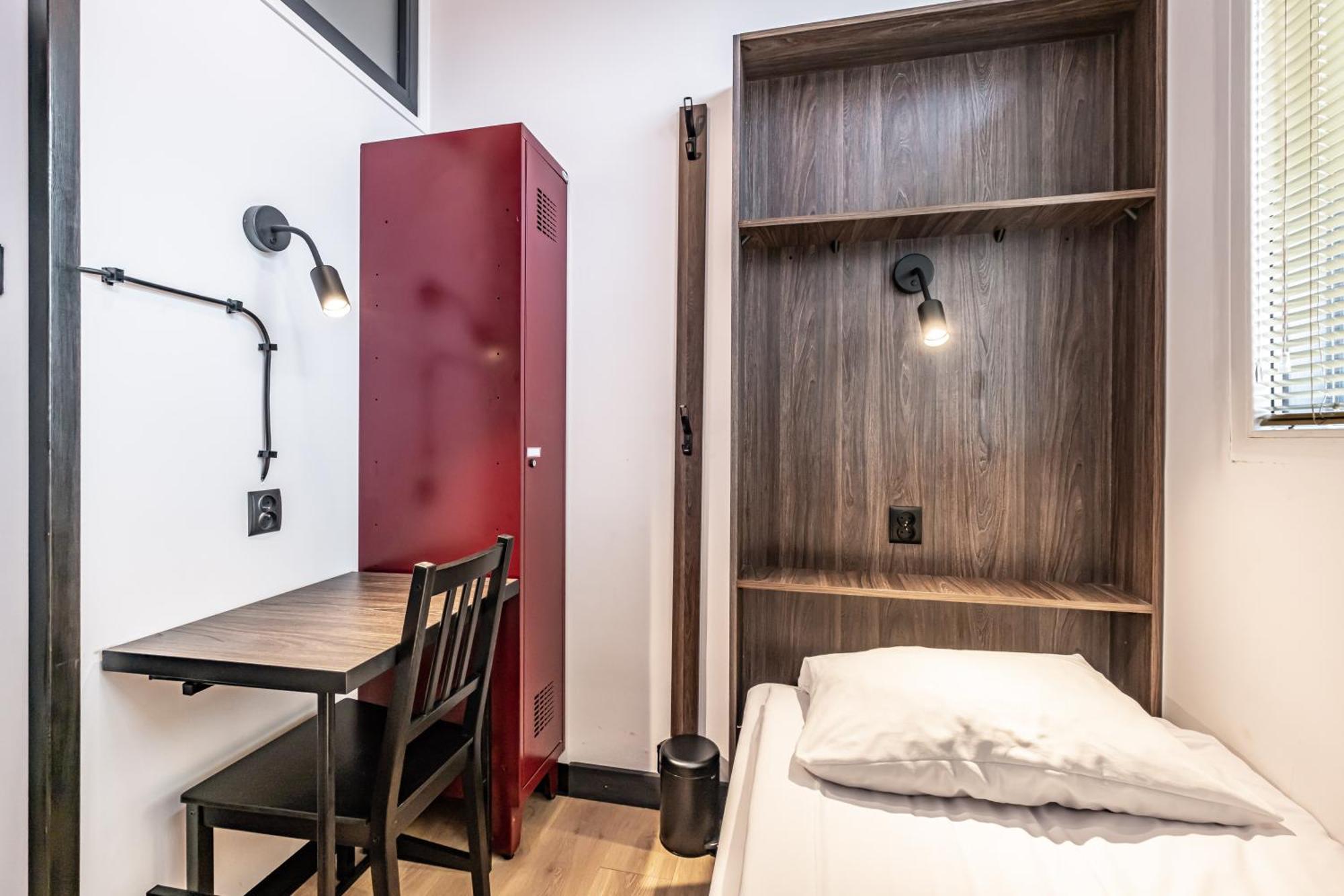 Vola Hostel ワルシャワ エクステリア 写真