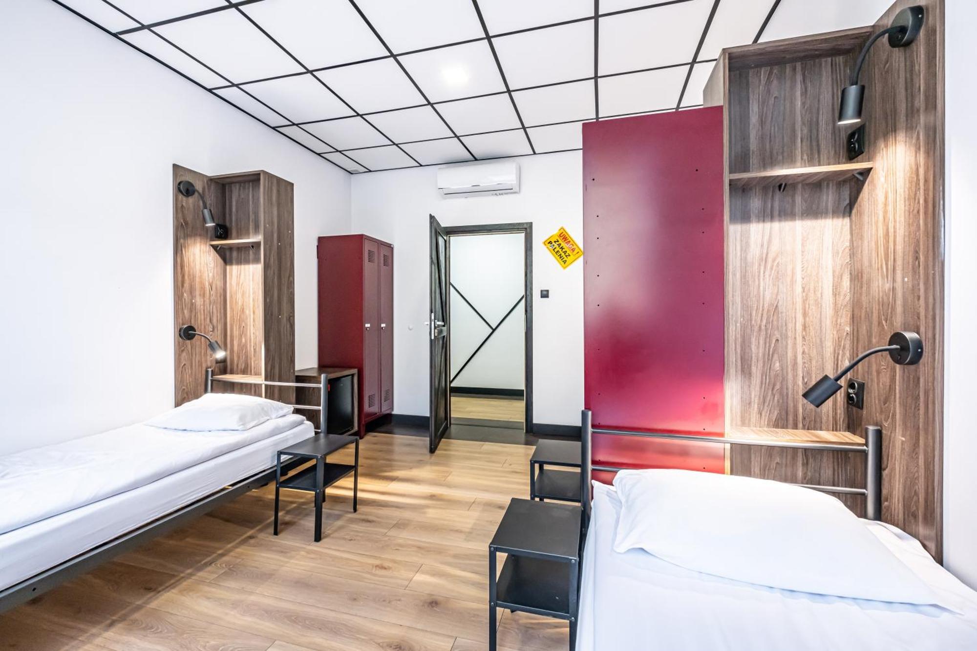 Vola Hostel ワルシャワ エクステリア 写真