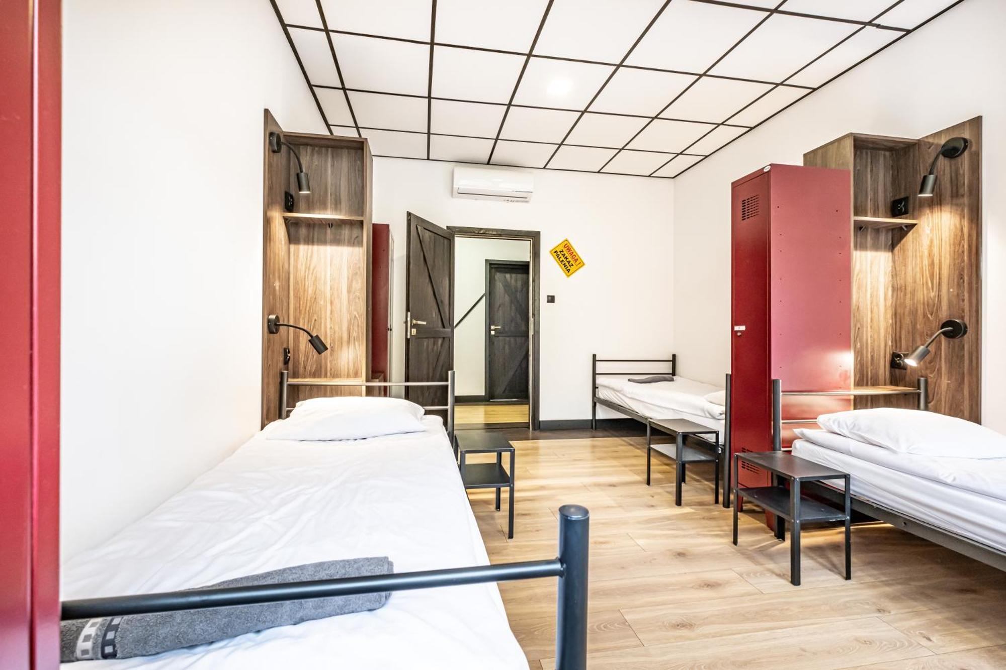 Vola Hostel ワルシャワ エクステリア 写真