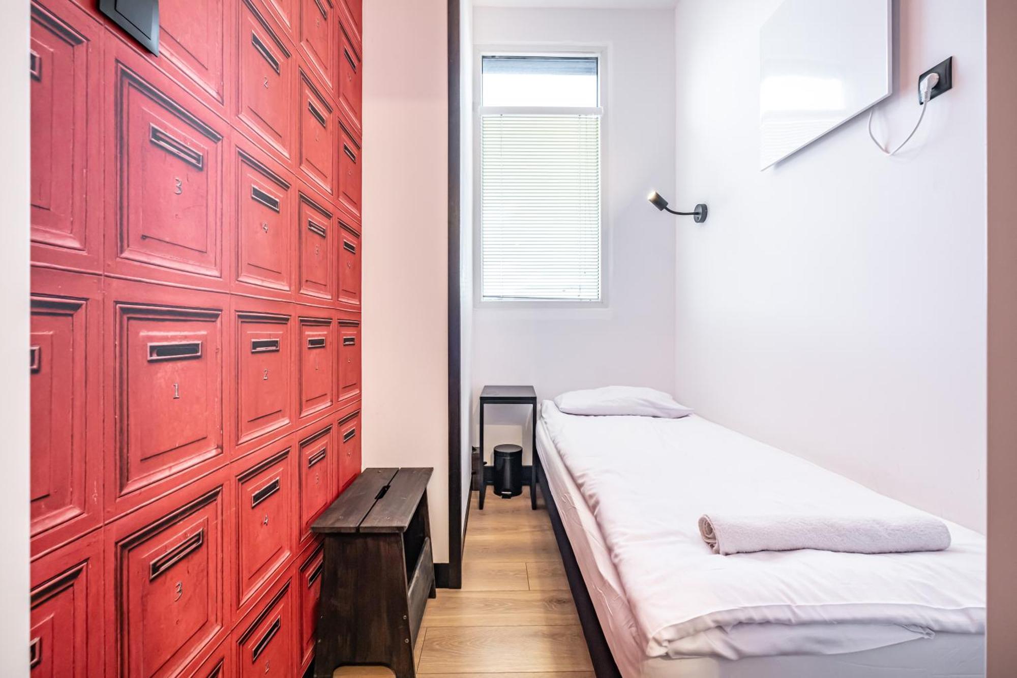 Vola Hostel ワルシャワ エクステリア 写真
