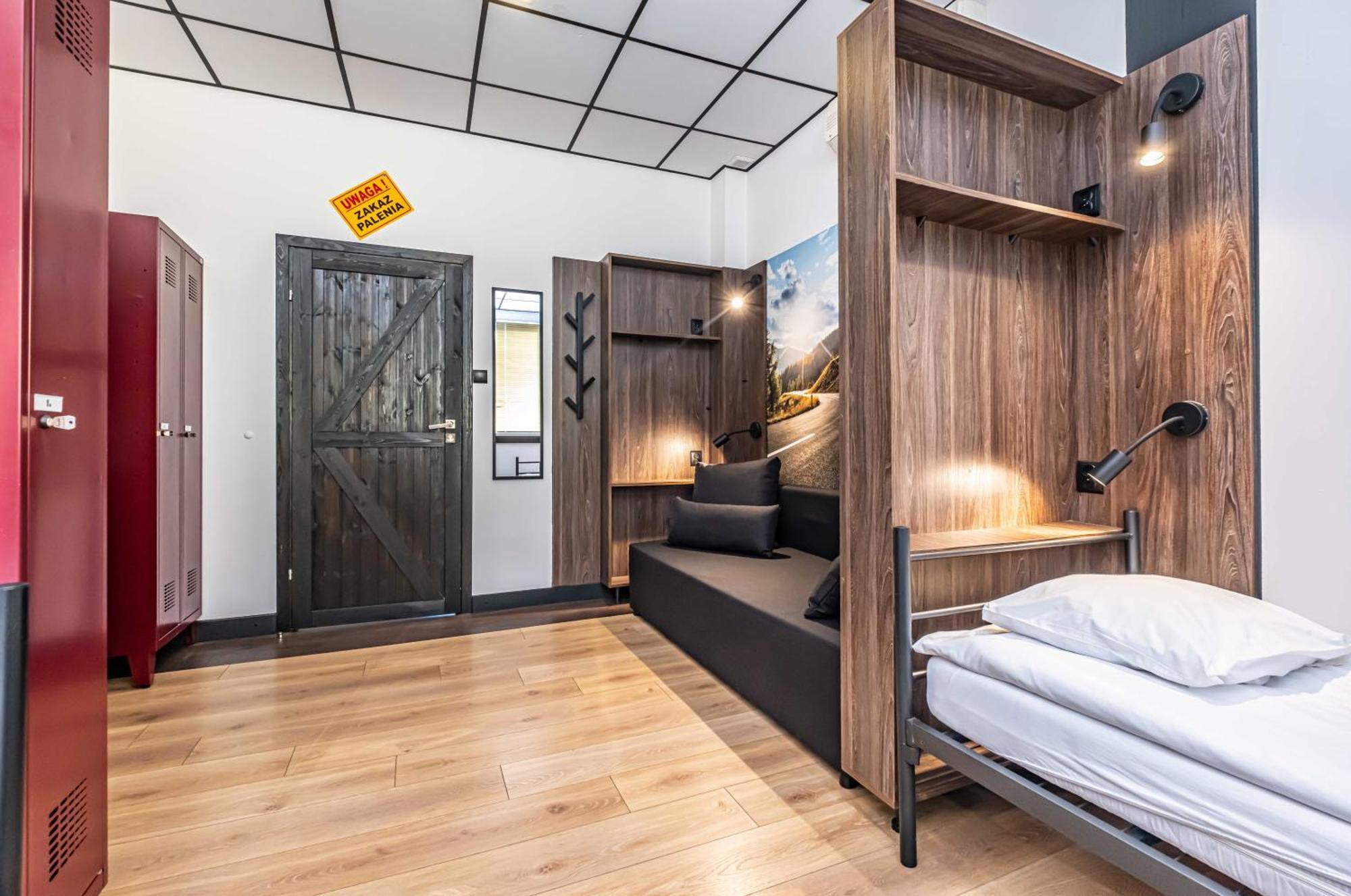 Vola Hostel ワルシャワ エクステリア 写真