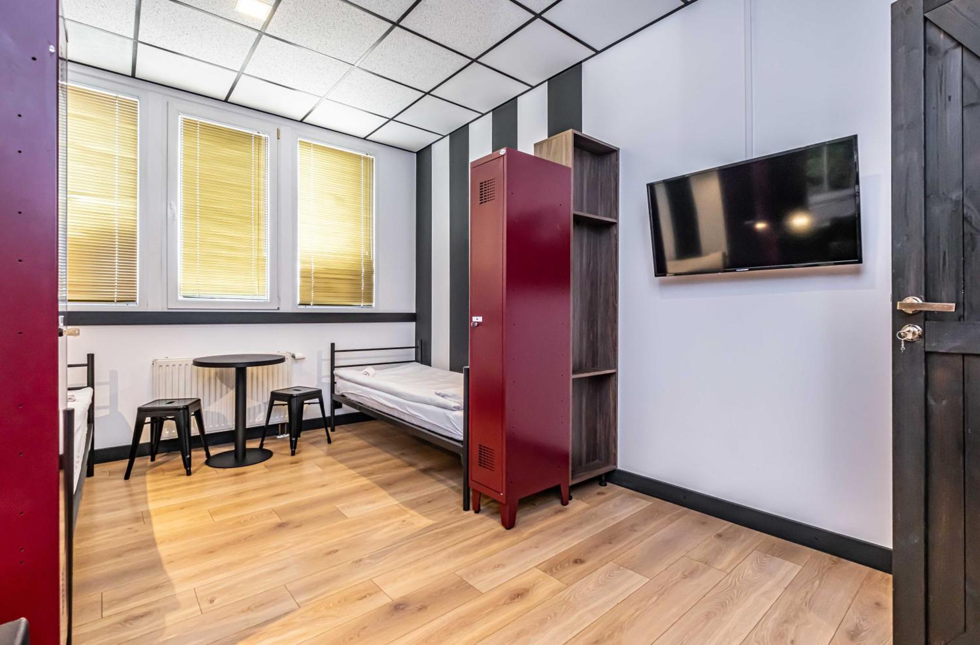 Vola Hostel ワルシャワ エクステリア 写真