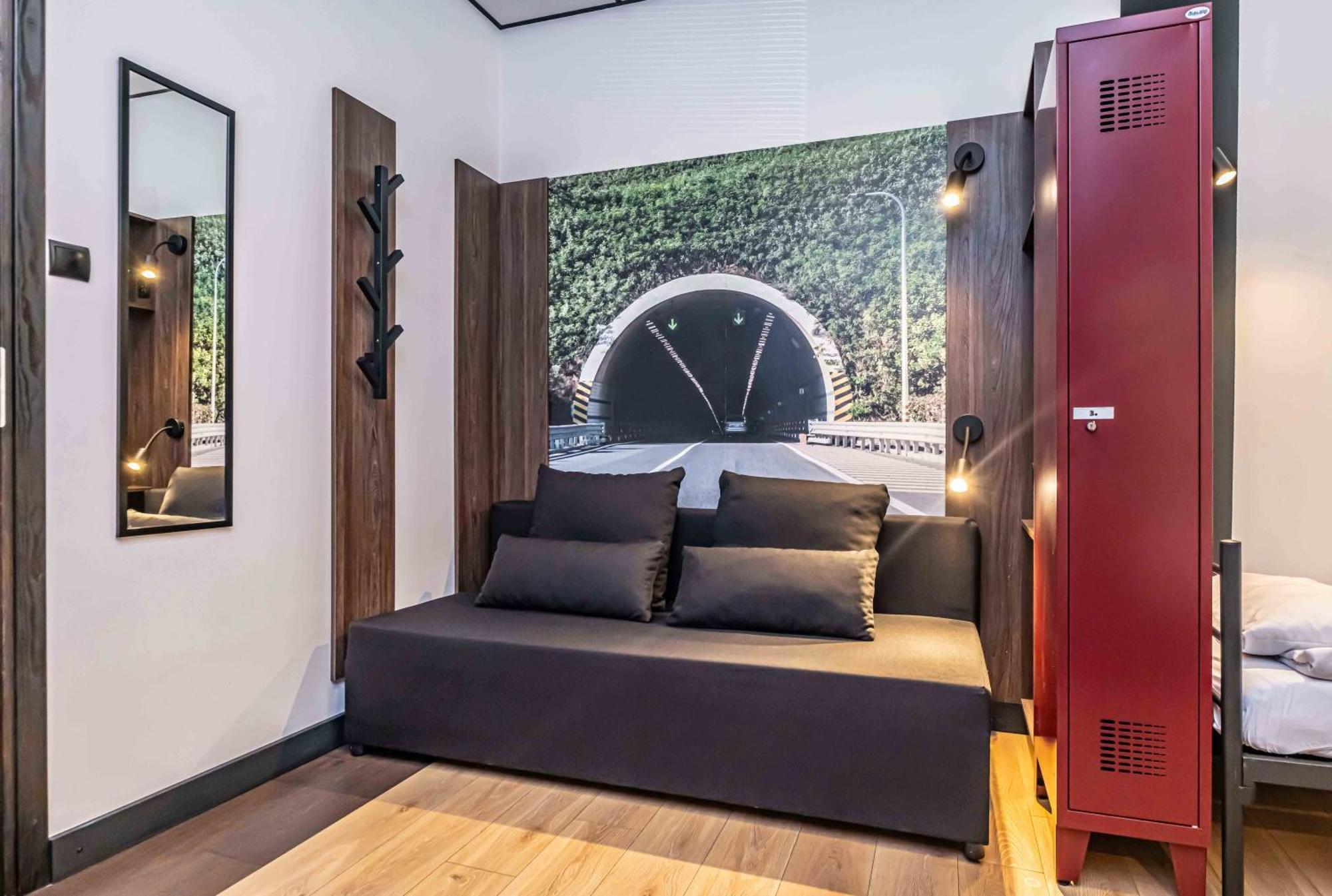 Vola Hostel ワルシャワ エクステリア 写真