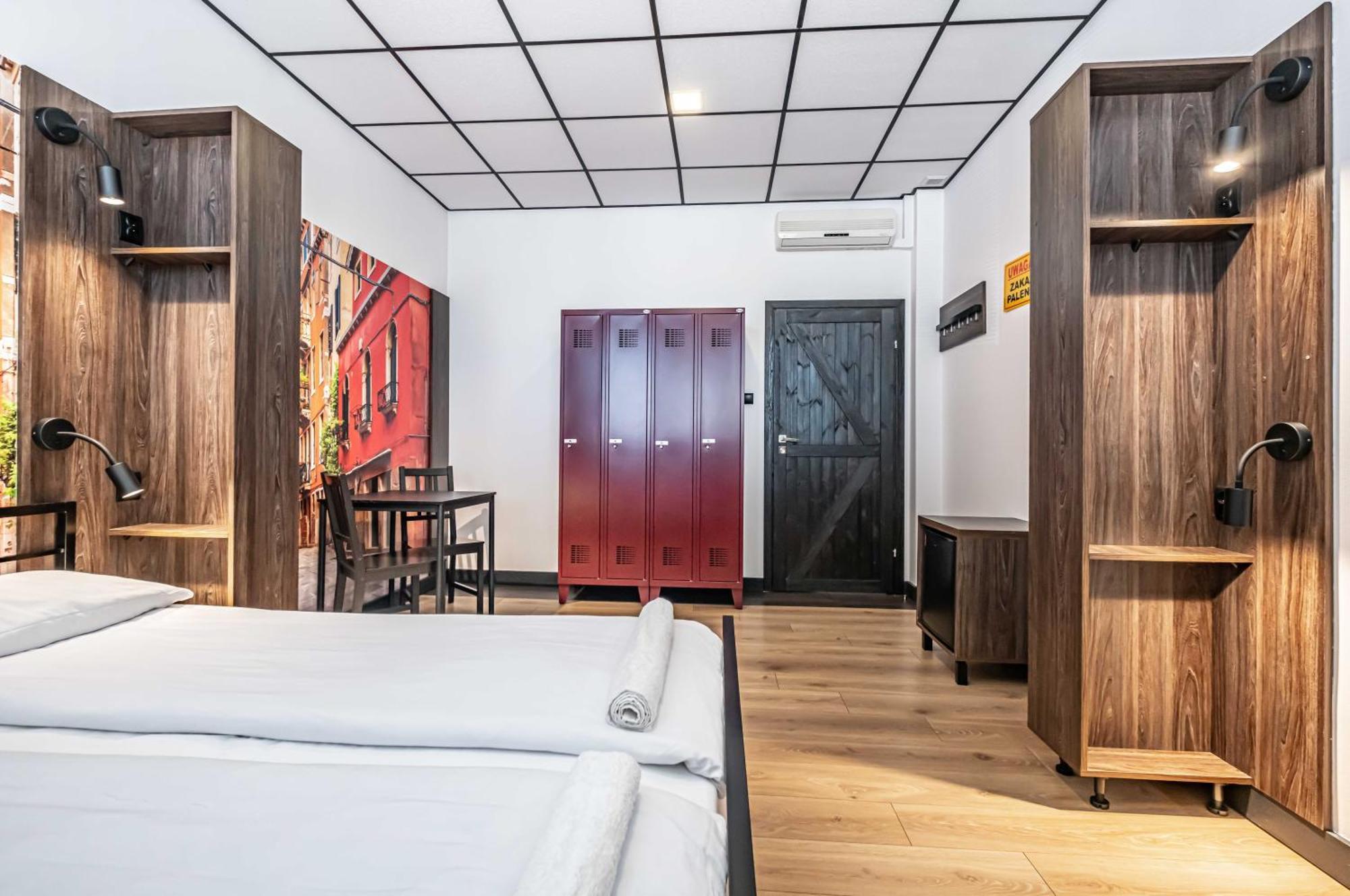 Vola Hostel ワルシャワ エクステリア 写真
