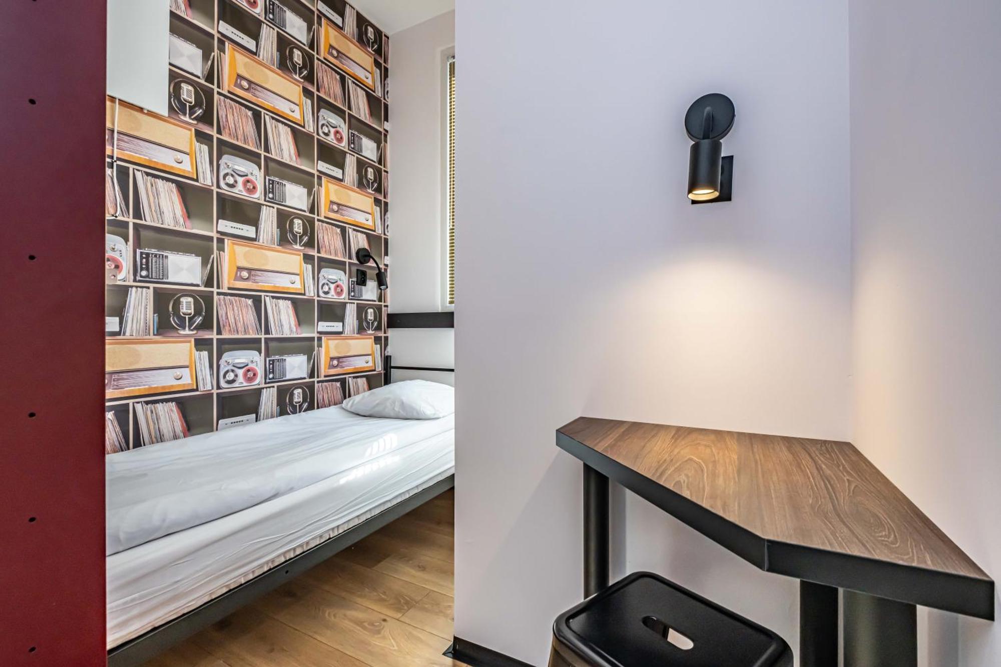 Vola Hostel ワルシャワ エクステリア 写真