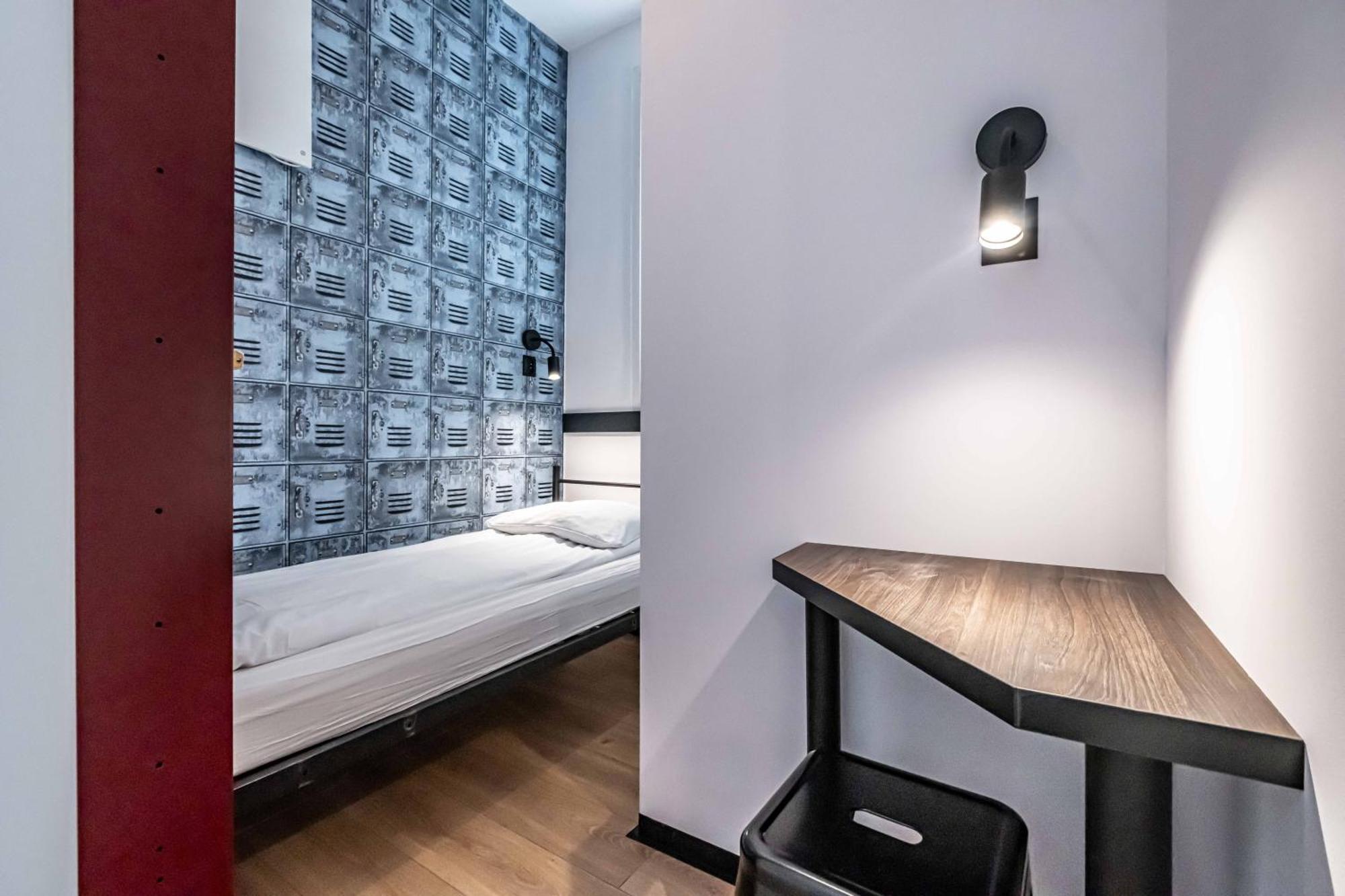 Vola Hostel ワルシャワ エクステリア 写真