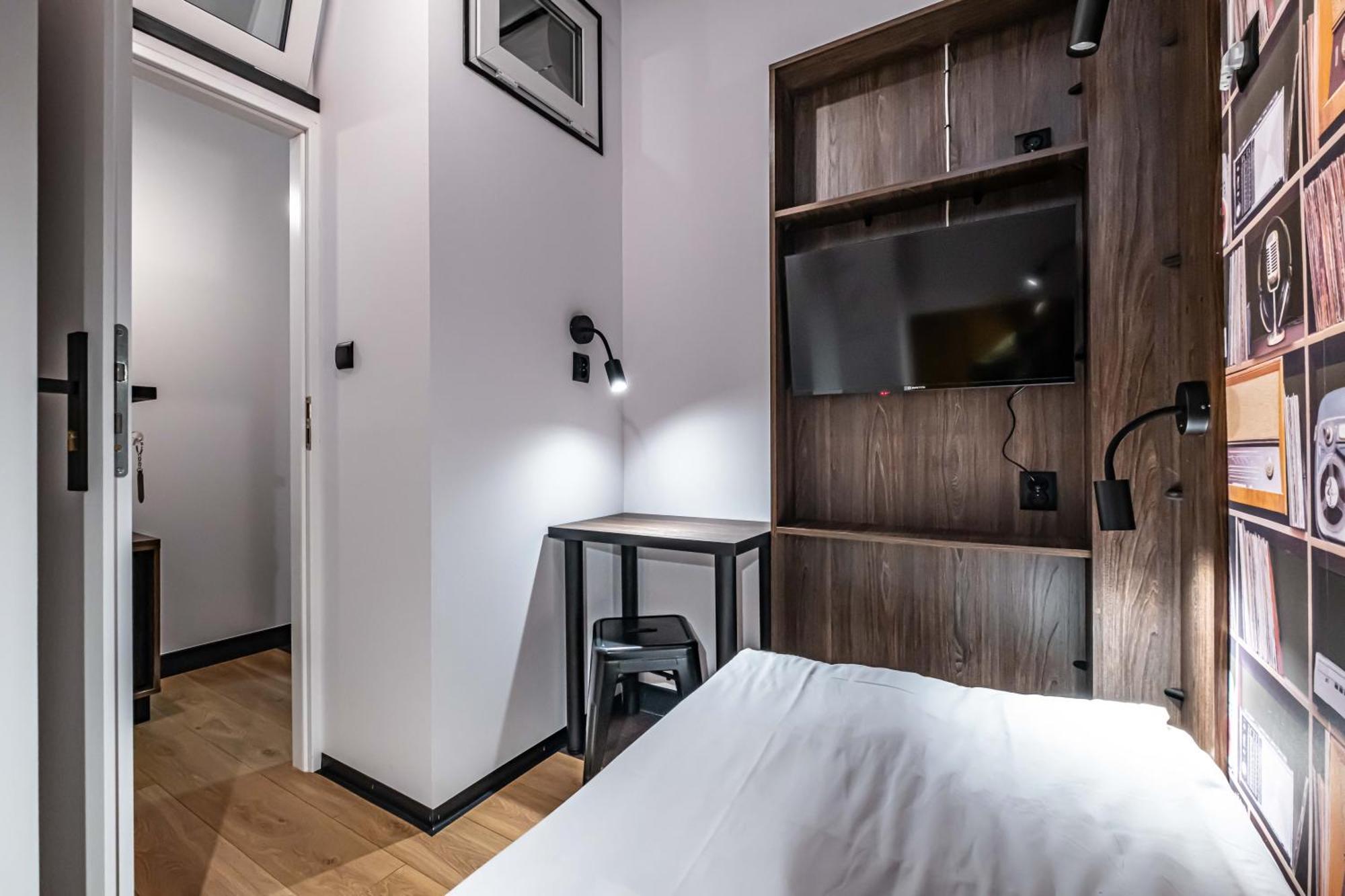 Vola Hostel ワルシャワ エクステリア 写真