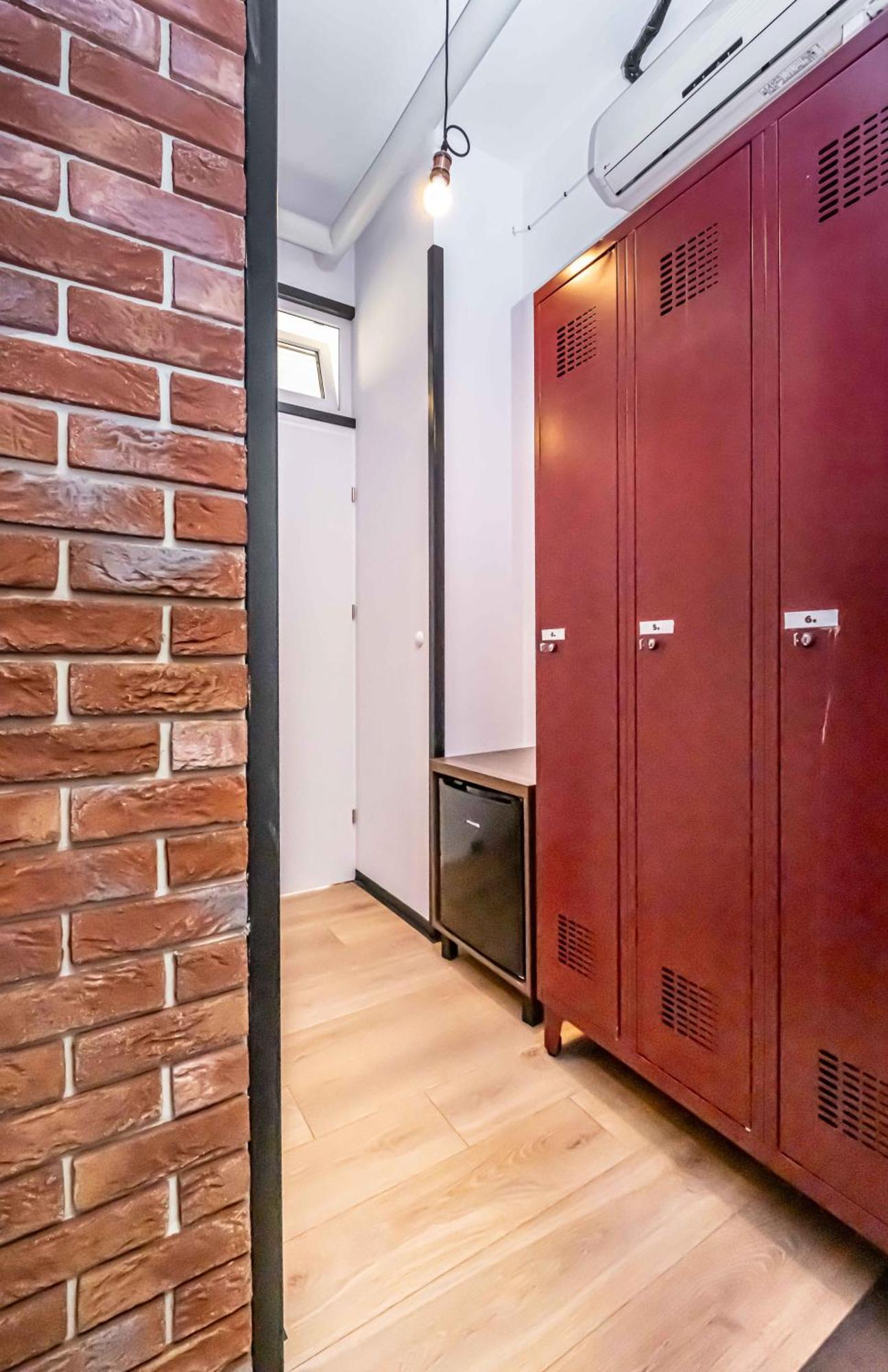 Vola Hostel ワルシャワ エクステリア 写真