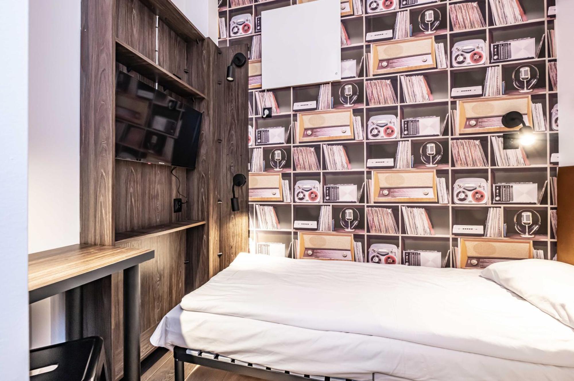 Vola Hostel ワルシャワ エクステリア 写真