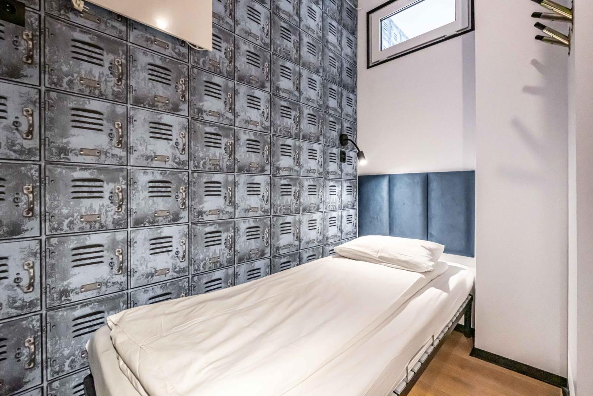 Vola Hostel ワルシャワ エクステリア 写真